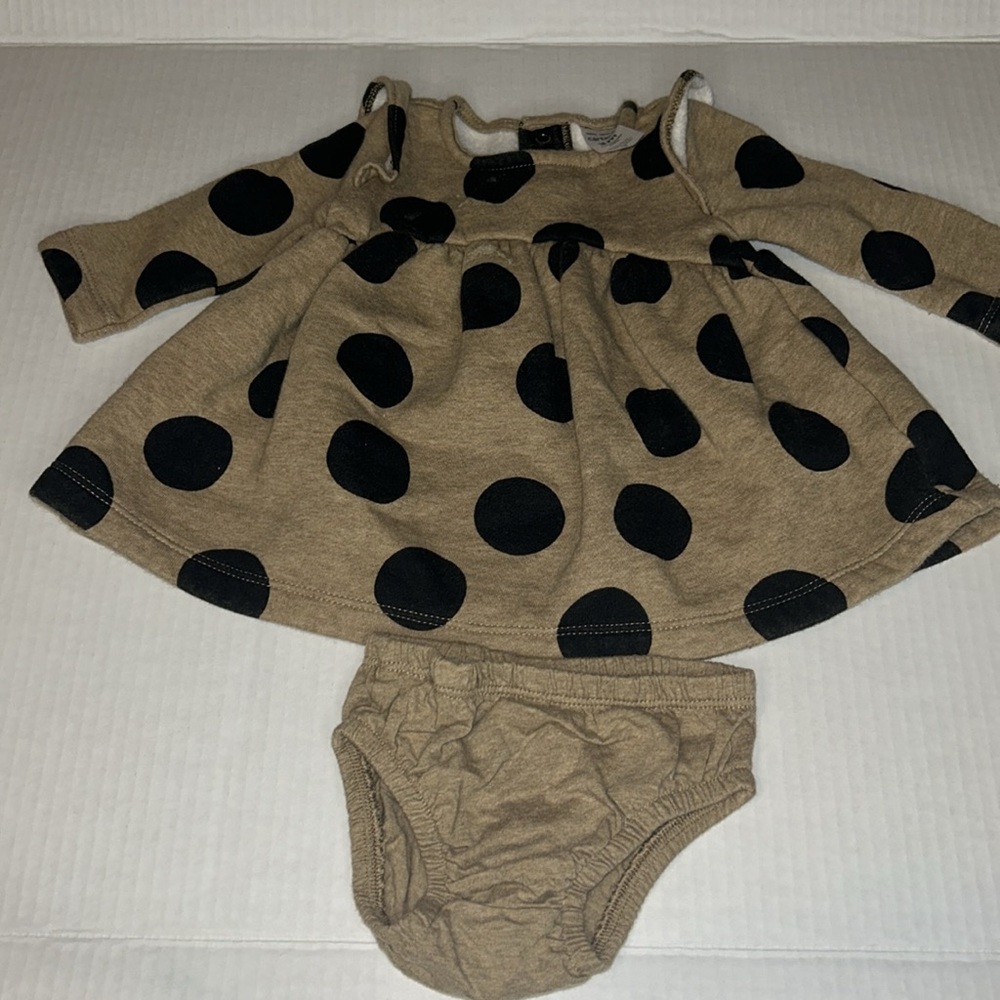 Carter’s Baby Girl set 3M - Picture 2 of 3